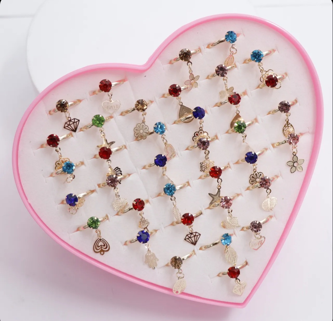 پک انگشتر دخترانه تک نگین آویزدار 36 عددی فری سایز 75382