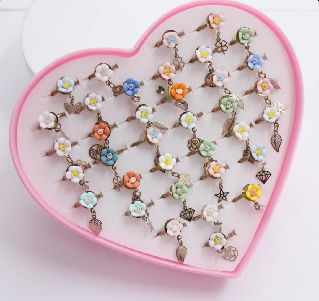 پک انگشتر دخترانه گل رز آویزدار 36 عددی فری سایز 75381