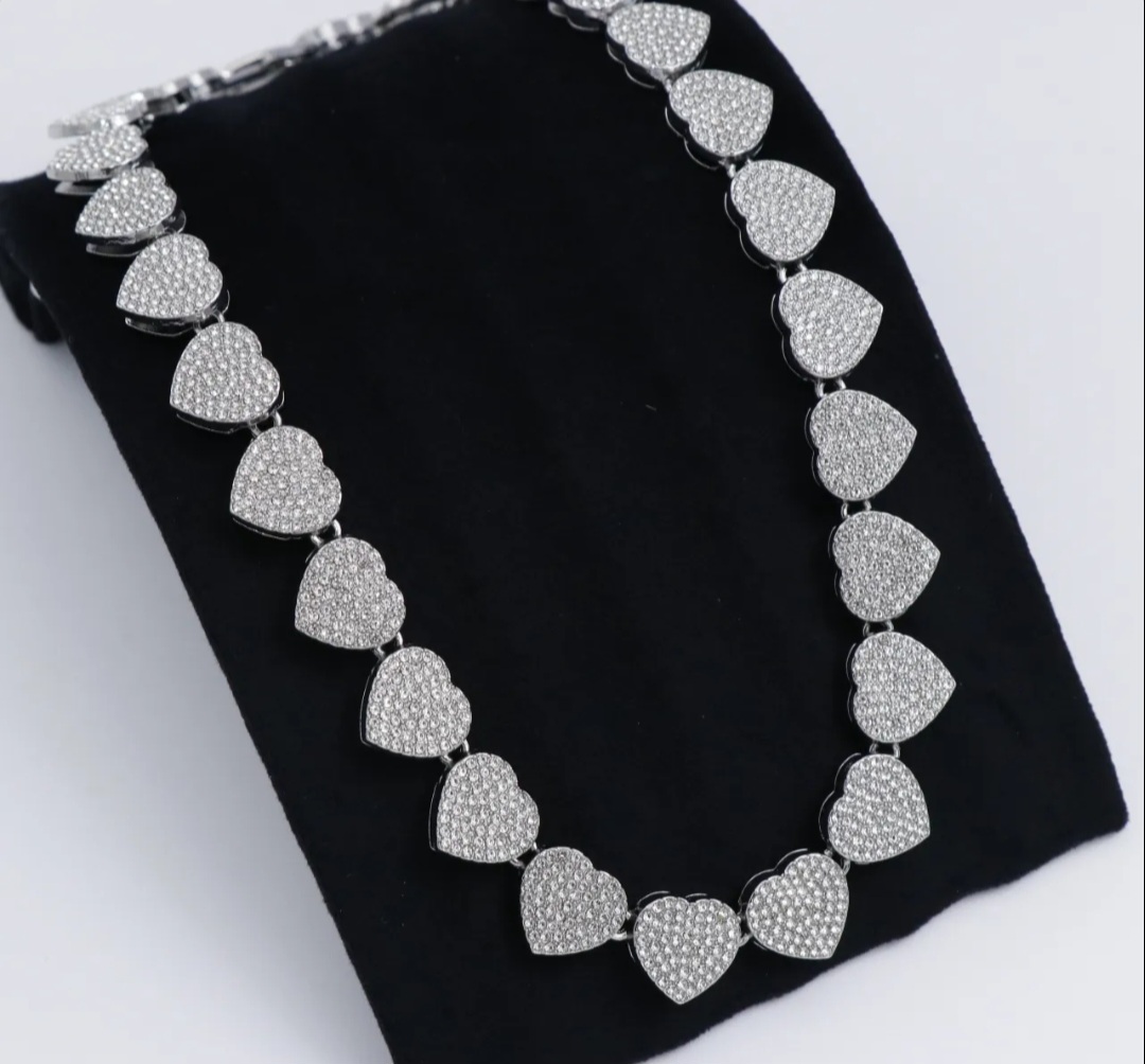 گردنبند زنانه نقره ای استیل فول نگین قلبی نقره ای 73949