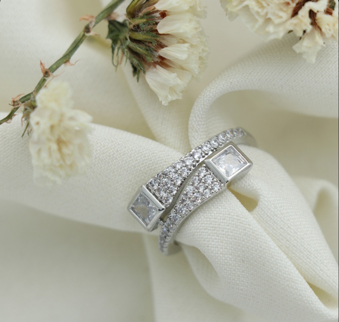 انگشتر اغوش نگینی نقره ایی 73491