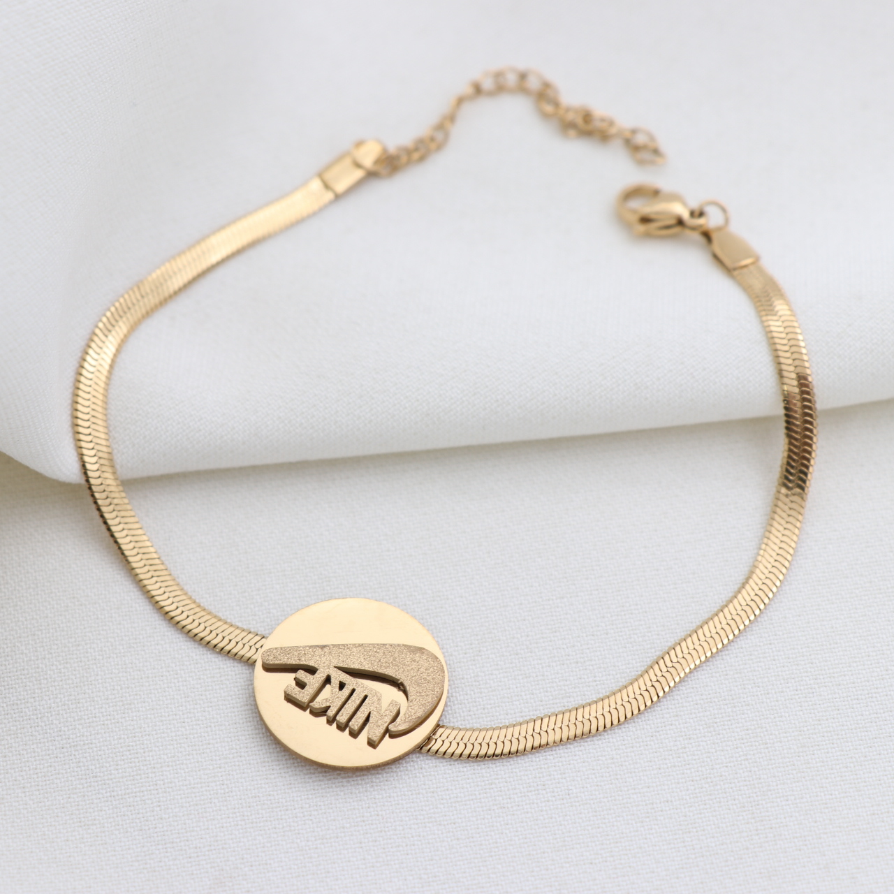 دستبند ماری طلایی زنانه وسط پلاک شاین  ۷۲۹۶۵